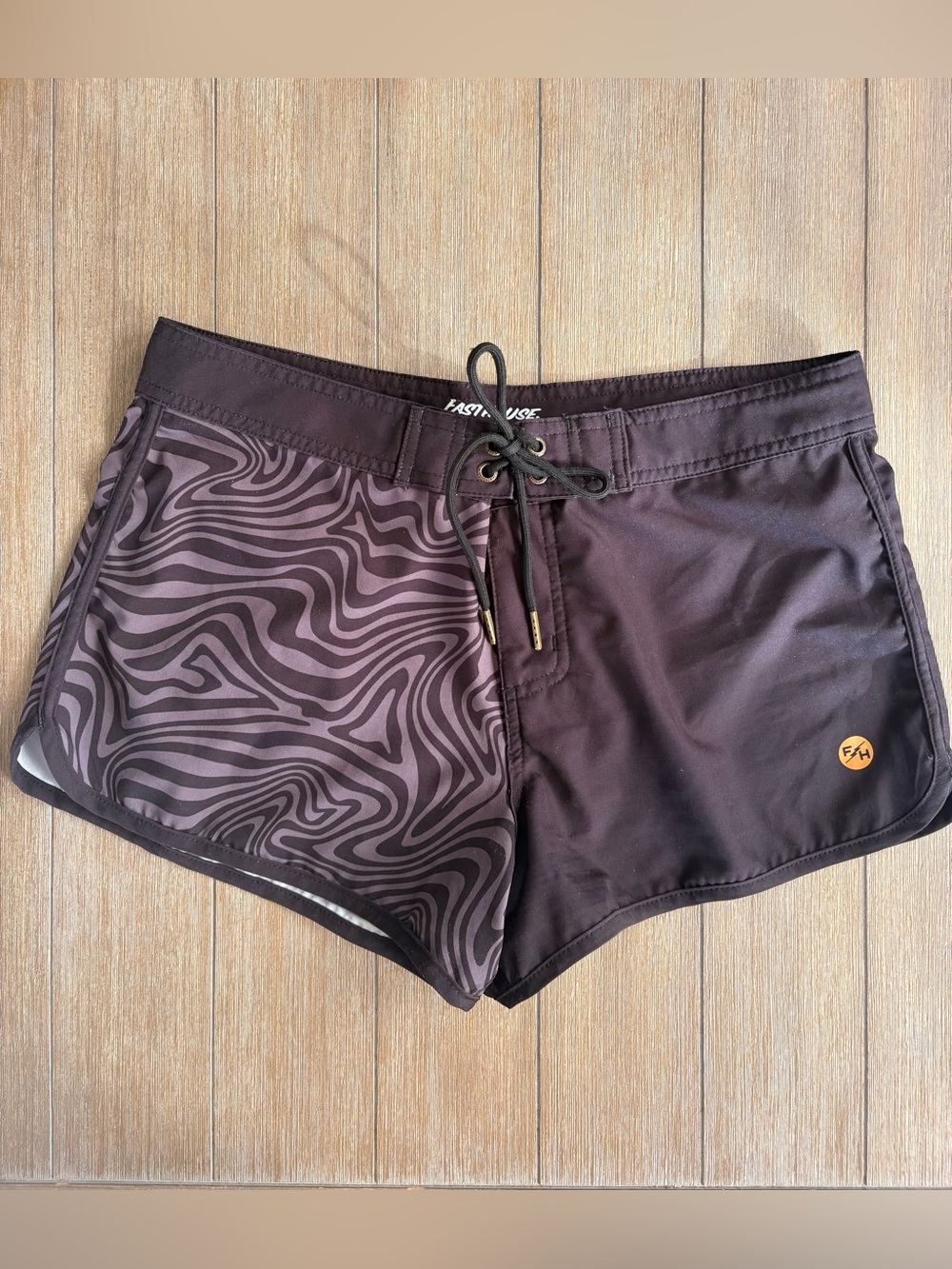 🌸Fasthouse Women’s Black & Gray Patterned Swim Board Shorts 🌸